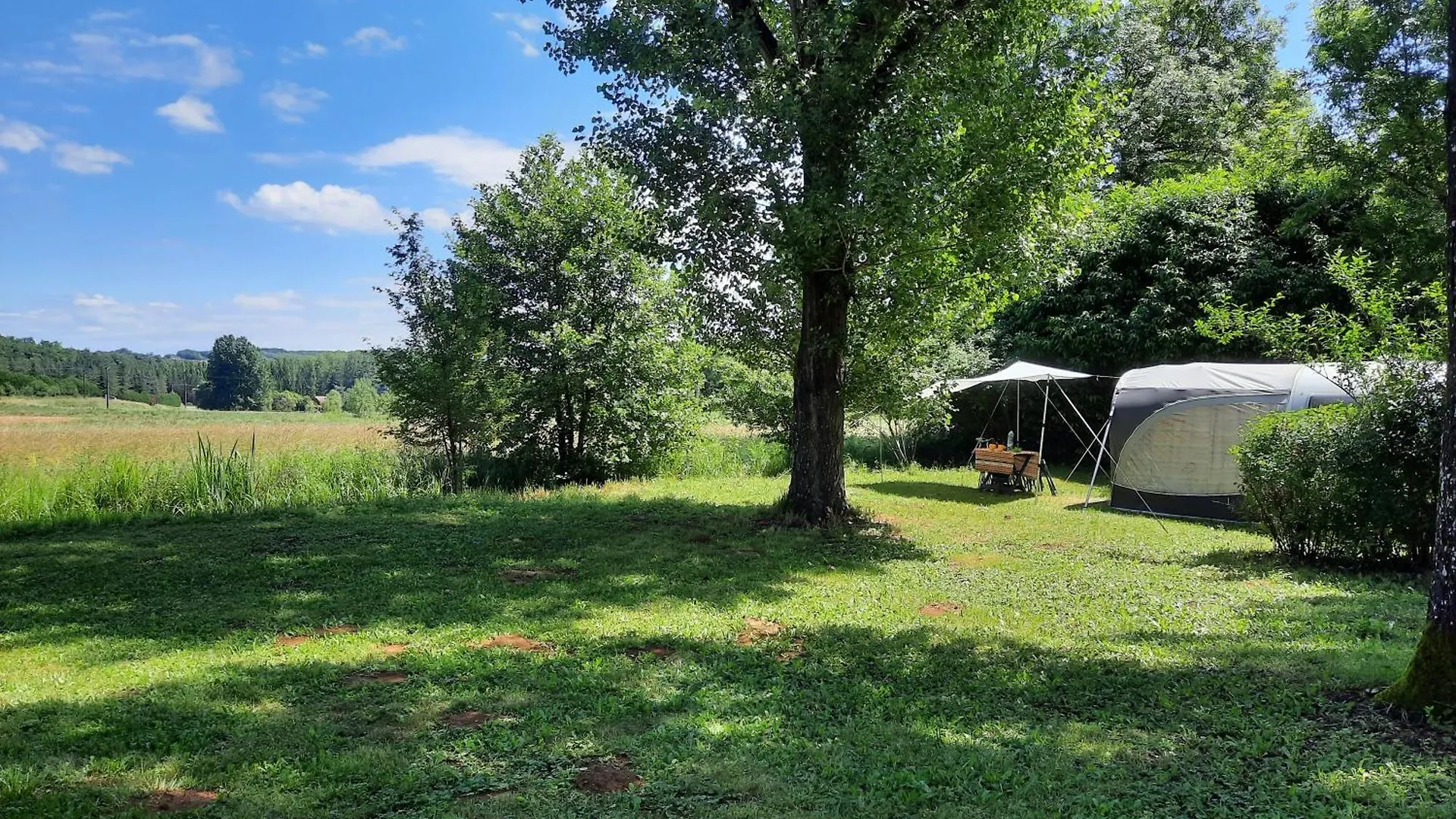 مكان تخييم Camping De Salviac